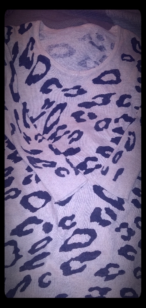 Leopard sweater no tag of size